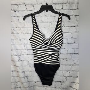Miraclesuit One Piece Swimsuit Black And‎ White Size 10